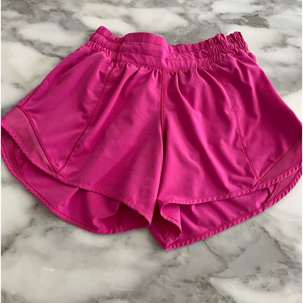 Lululemon Hotty Hot Low-Rise Shorts 4”